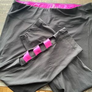 Capri leggings with cutouts